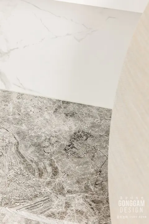 푸르지오 51평 거실 인테리어 시공 사진 (공감디자인, 2021년)